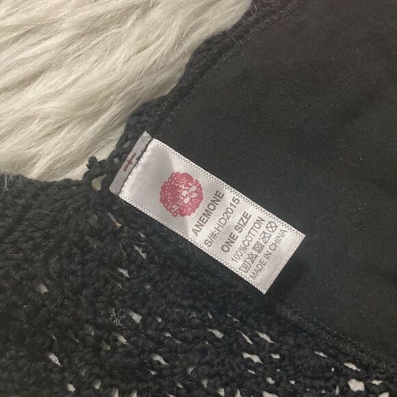 Anemone Black Halter Crochet Cropped Top - Picture 5 of 6